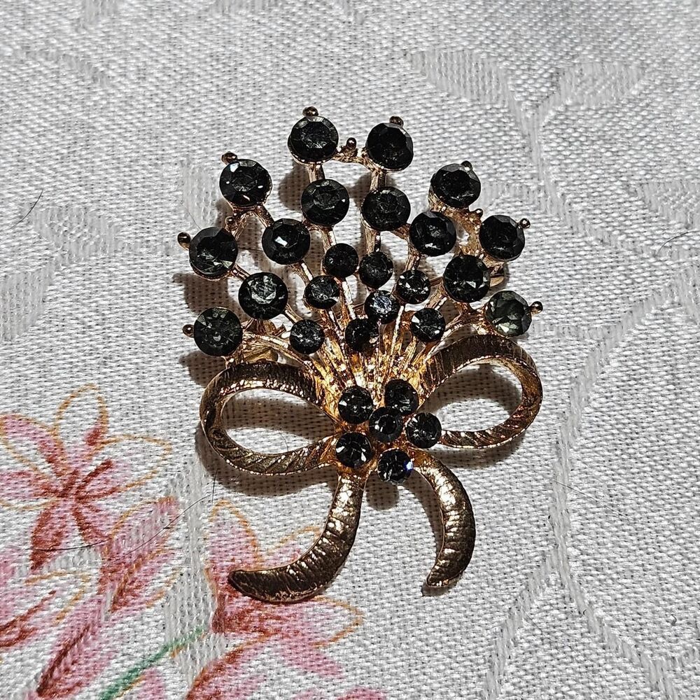 vintage whimsigoth witchy dark gray rhinestones bouquet brooch